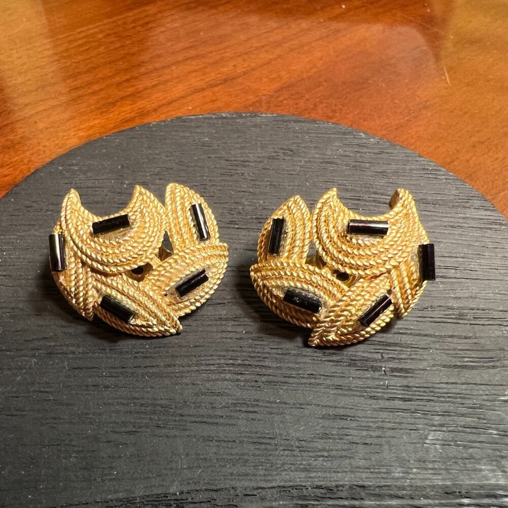 Vintage Crown Trifari Goldtone Clip Earrings, Black Glass Details - Picture 5 of 7